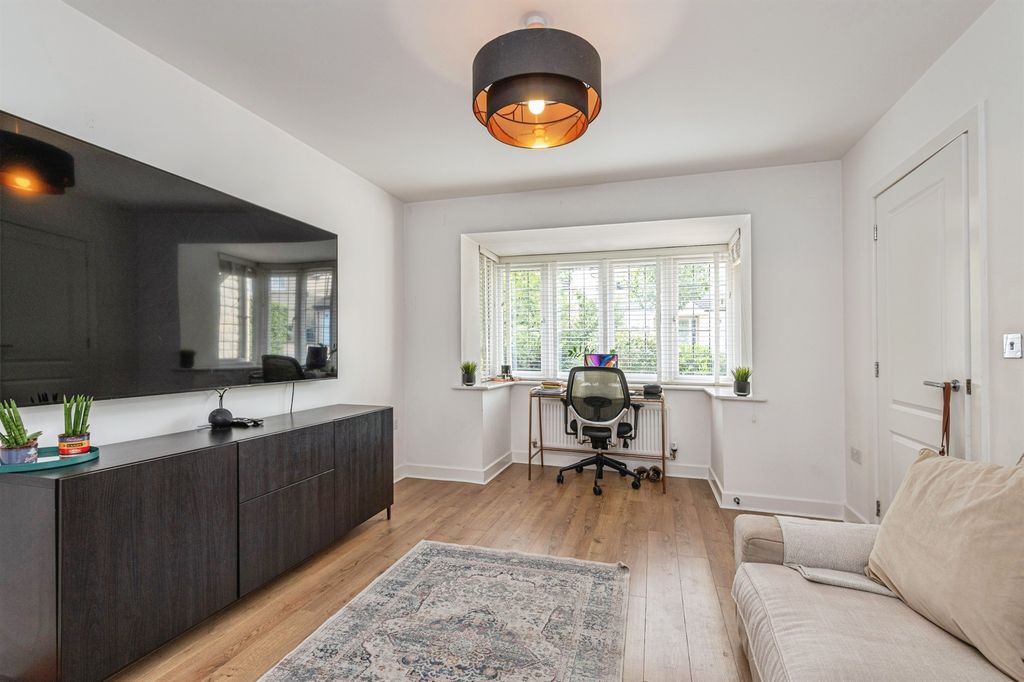 Property photo 2 of 23