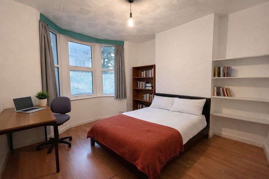 Property photo 1 of 10 Photo 14