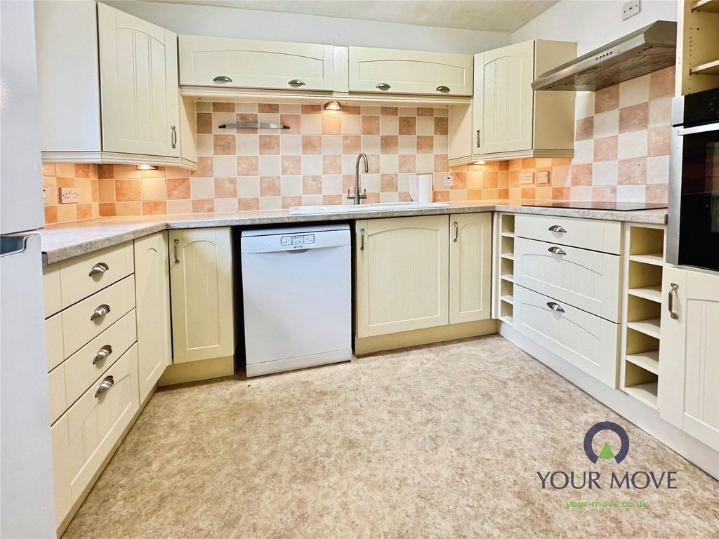 Property photo 2 of 14 Kitchen