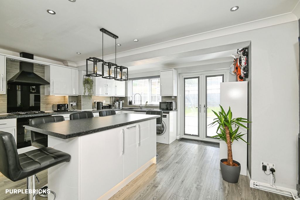 Property photo 1 of 16 Kitchen/Diner