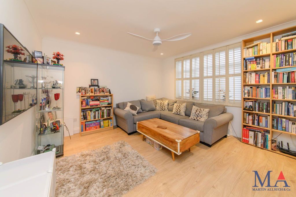 Property photo 3 of 23