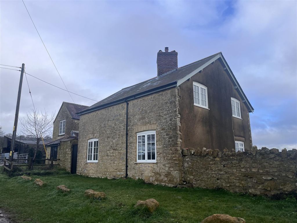 Property photo 2 of 15 Side