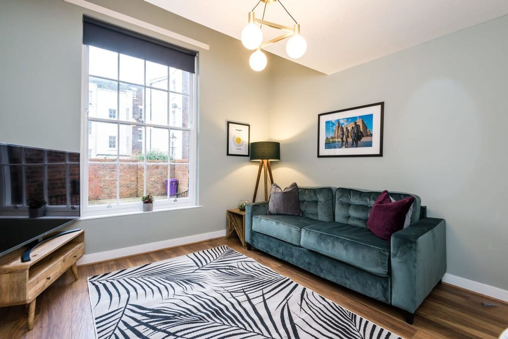 Property photo 1 of 16 Living Room