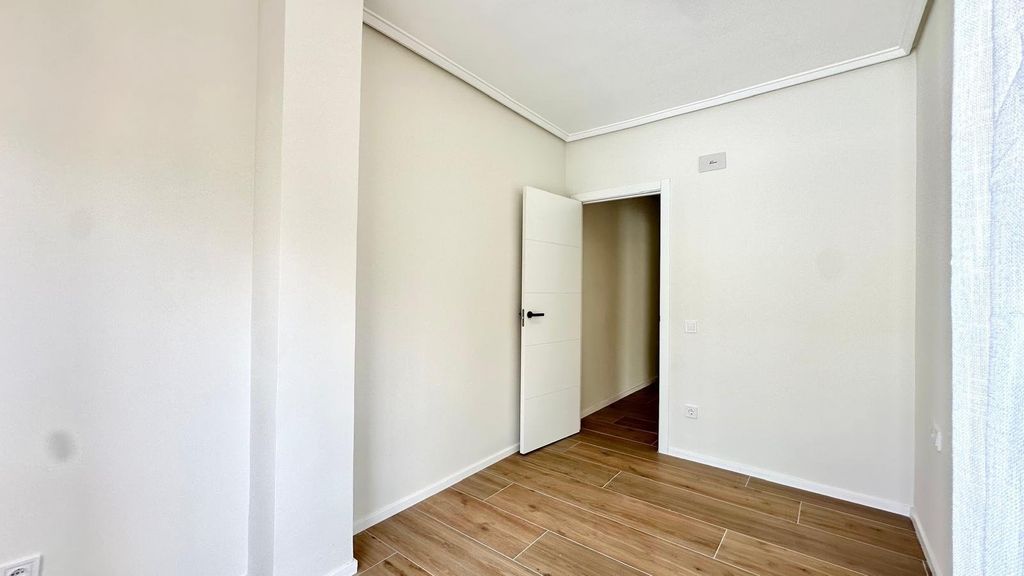 Property photo 2 of 42