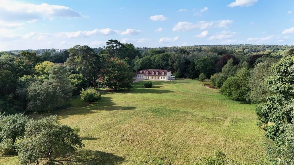 Property photo 3 of 35 Parkland Grounds