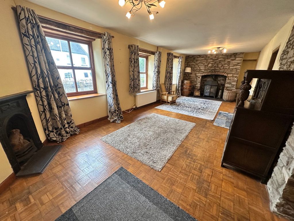 Property photo 3 of 21