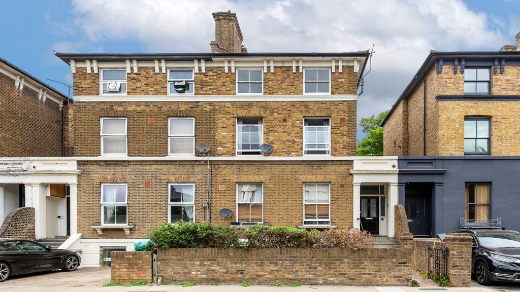Property photo 1 of 13 Flat C, 79 Richmond Road, Hackney, London, E8 3Aa