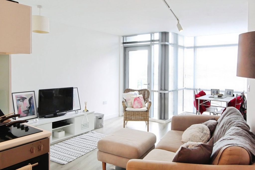 Property photo 2 of 6 Picture No. 12