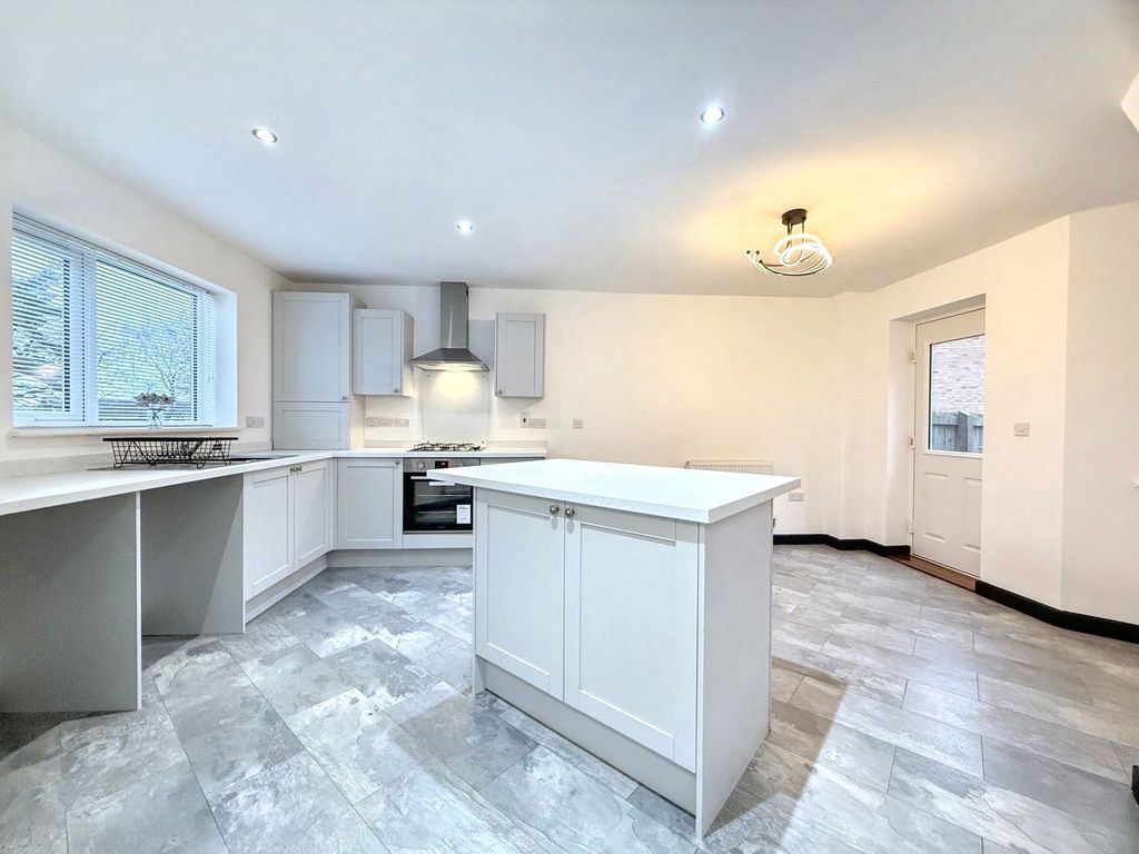 Property photo 3 of 28