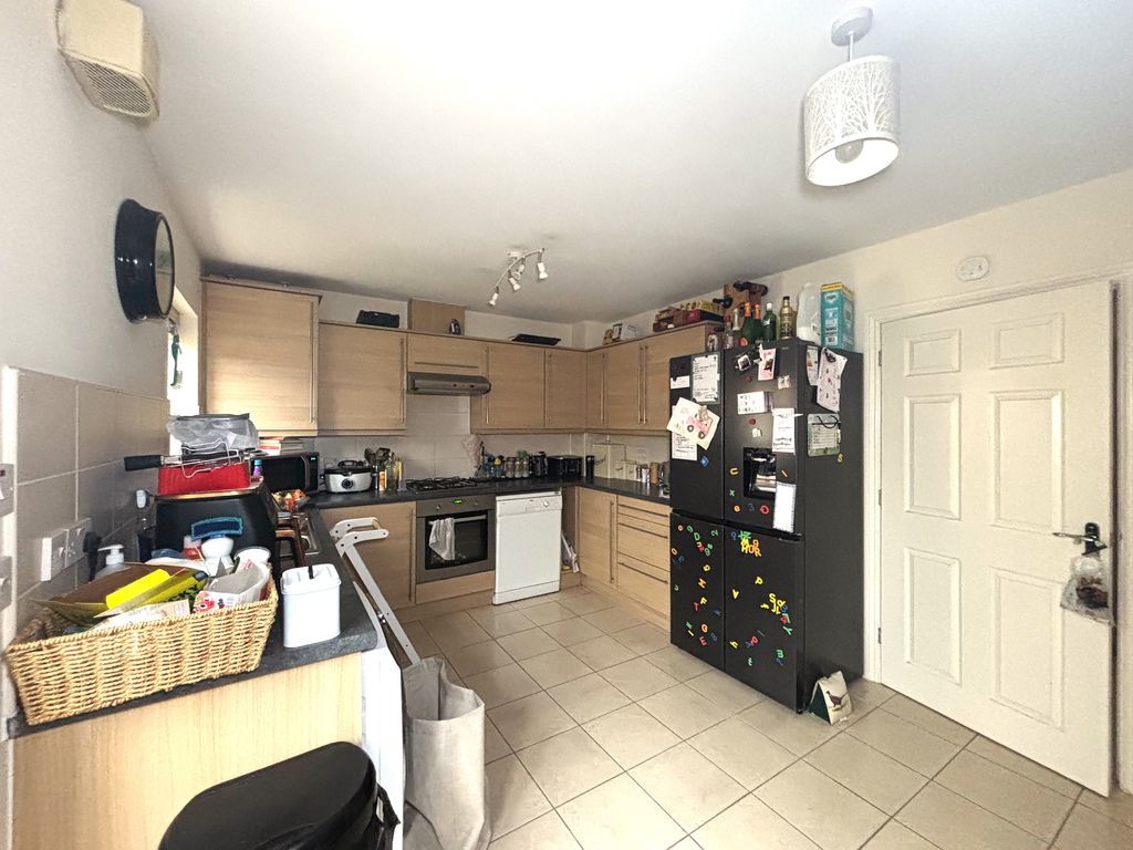 Property photo 1 of 18 Kitchen