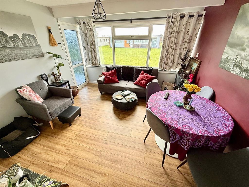 Property photo 3 of 10 Living Room