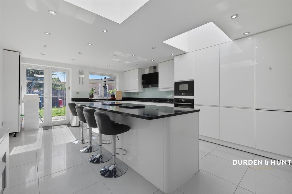 Property photo 2 of 22 Wood Lane