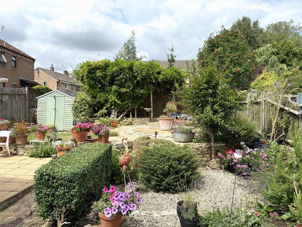 Property photo 2 of 21 Picture No. 23