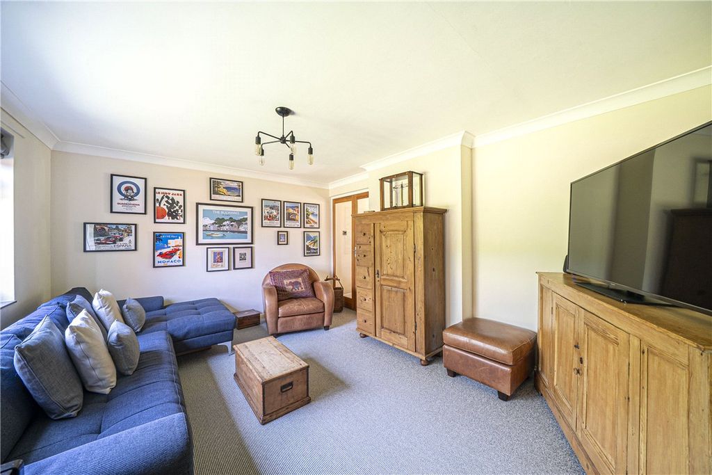 Property photo 3 of 10 Sitting Room