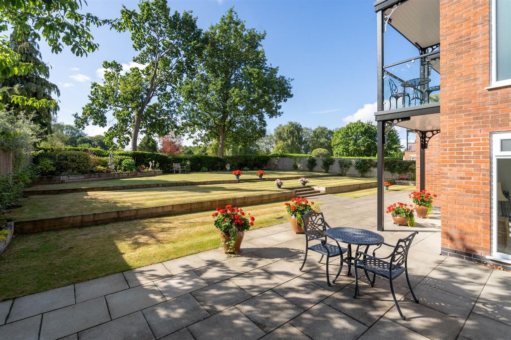 Property photo 2 of 14 1 Fairway Lawn New Externals_1.Jpg