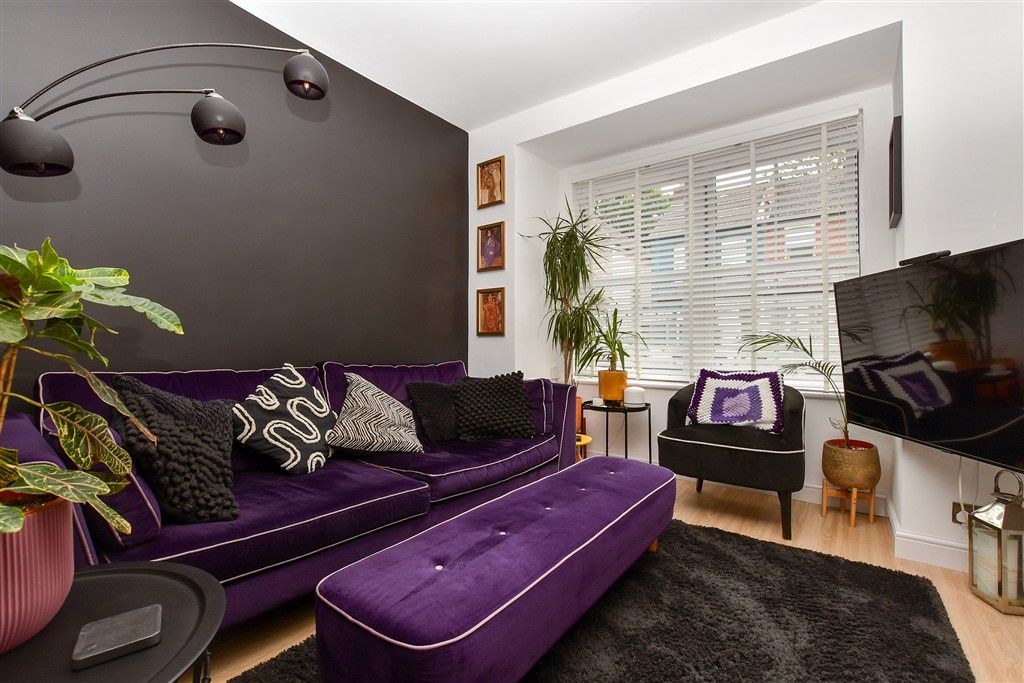 Property photo 2 of 16 Lounge