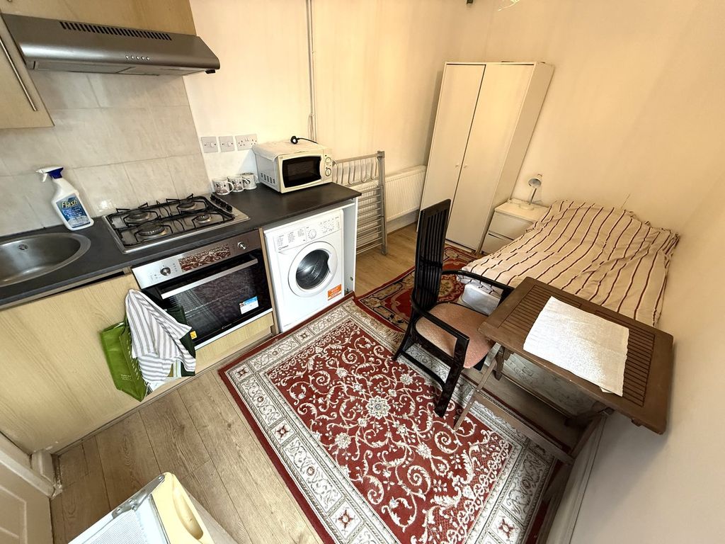 Property photo 1 of 7 Double Room &amp; Kitchen