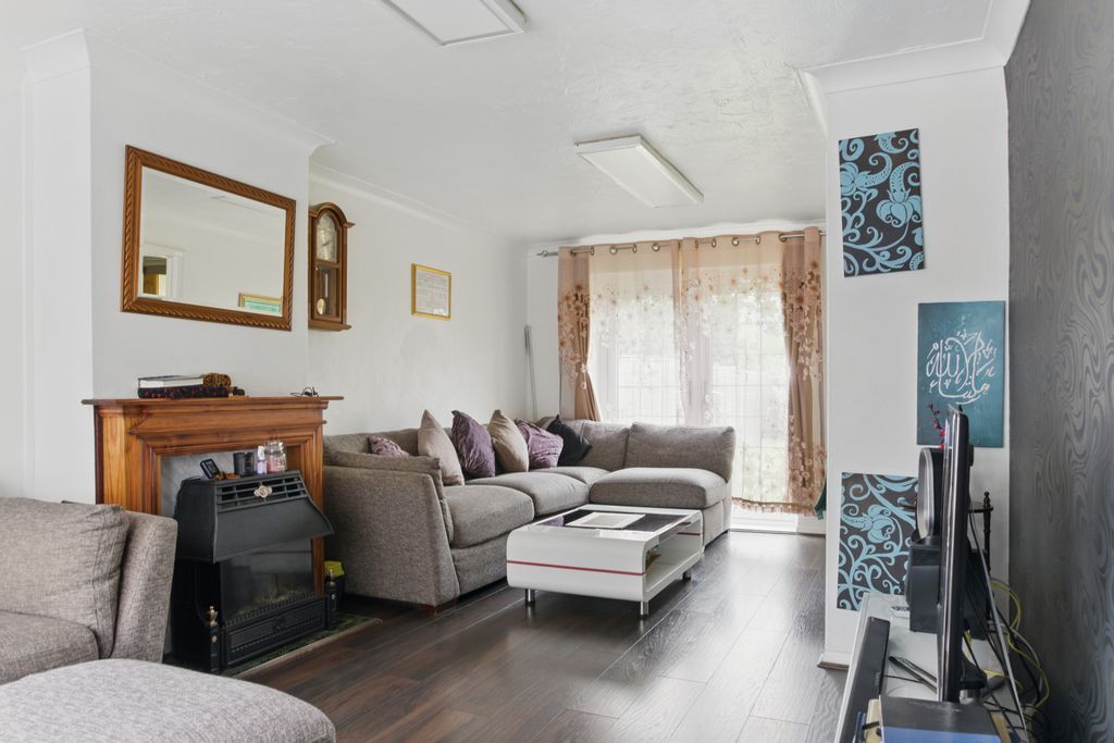 Property photo 3 of 27