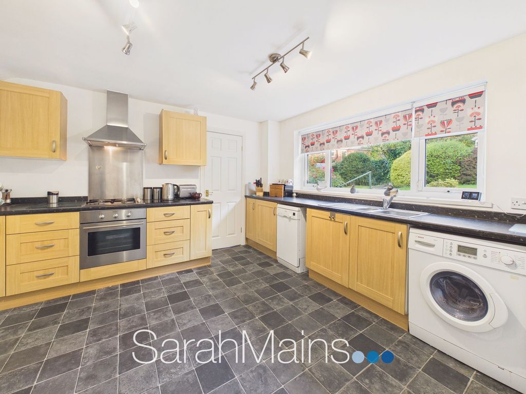 Property photo 3 of 17 Kitchen