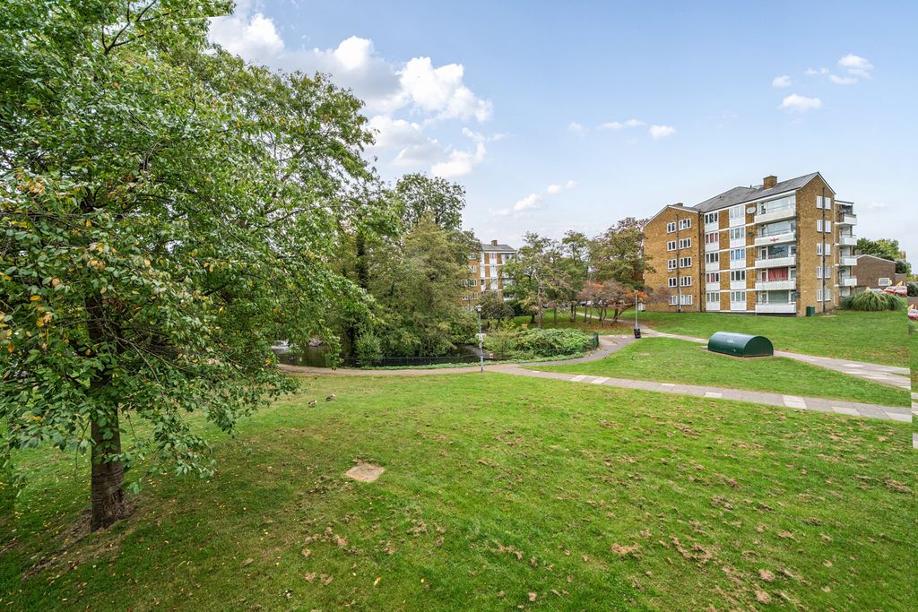 Property photo 3 of 14 Outside Space