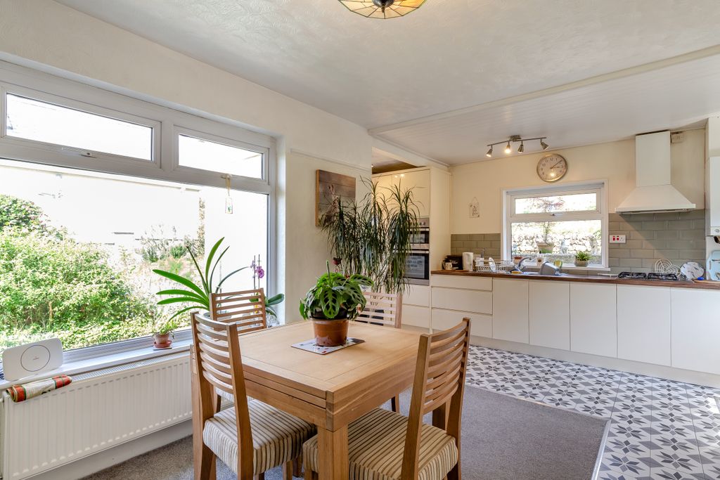 Property photo 3 of 20 Kitchen Diner