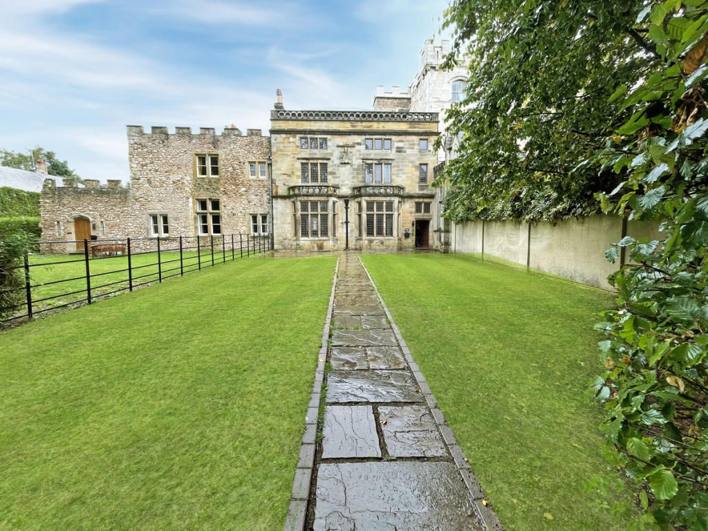 Property photo 1 of 28