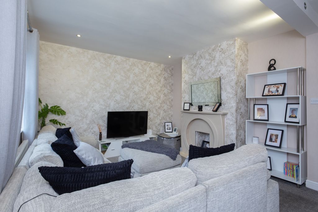 Property photo 2 of 20