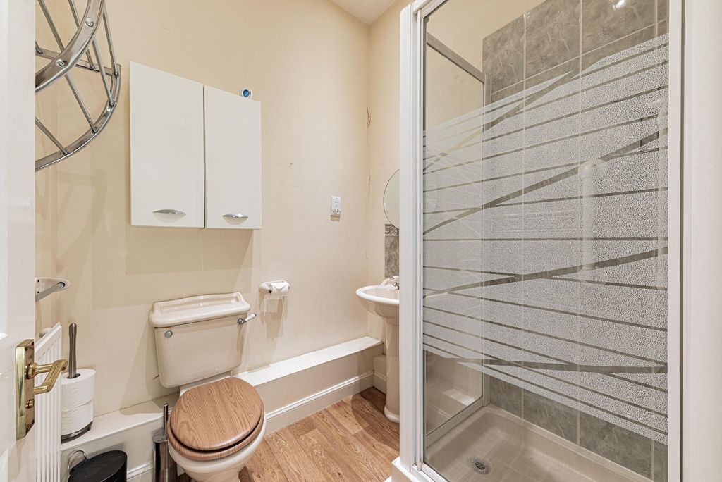 Property photo 3 of 23 Ensuite (1)