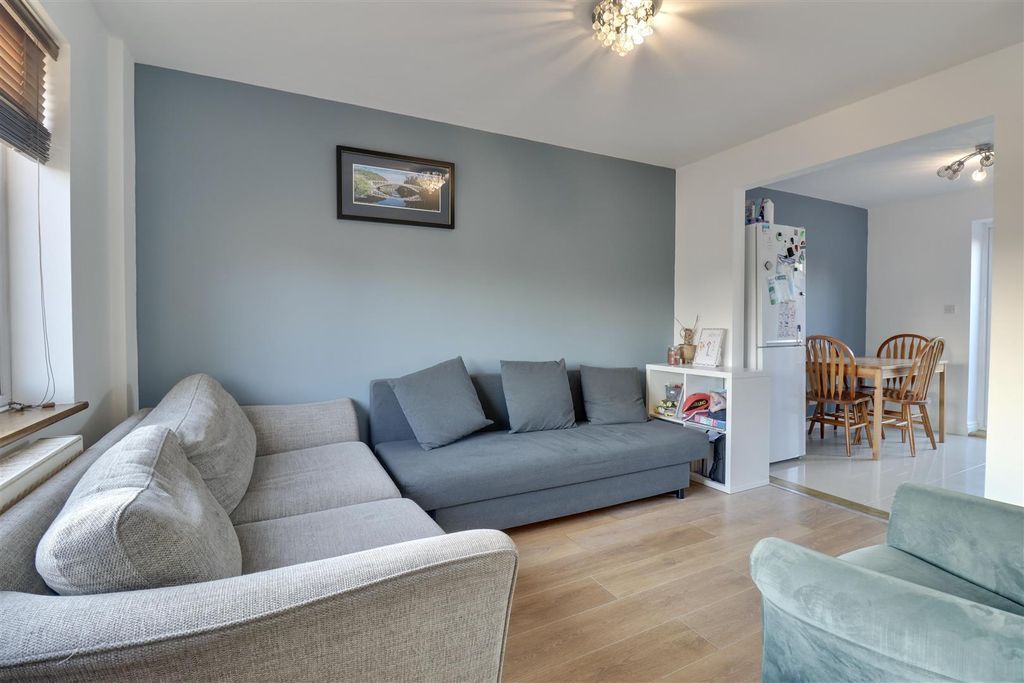 Property photo 2 of 14 E81E2Add-130C-4487-9E9B-B44C5F1F77F9_1_201_A.Jpeg