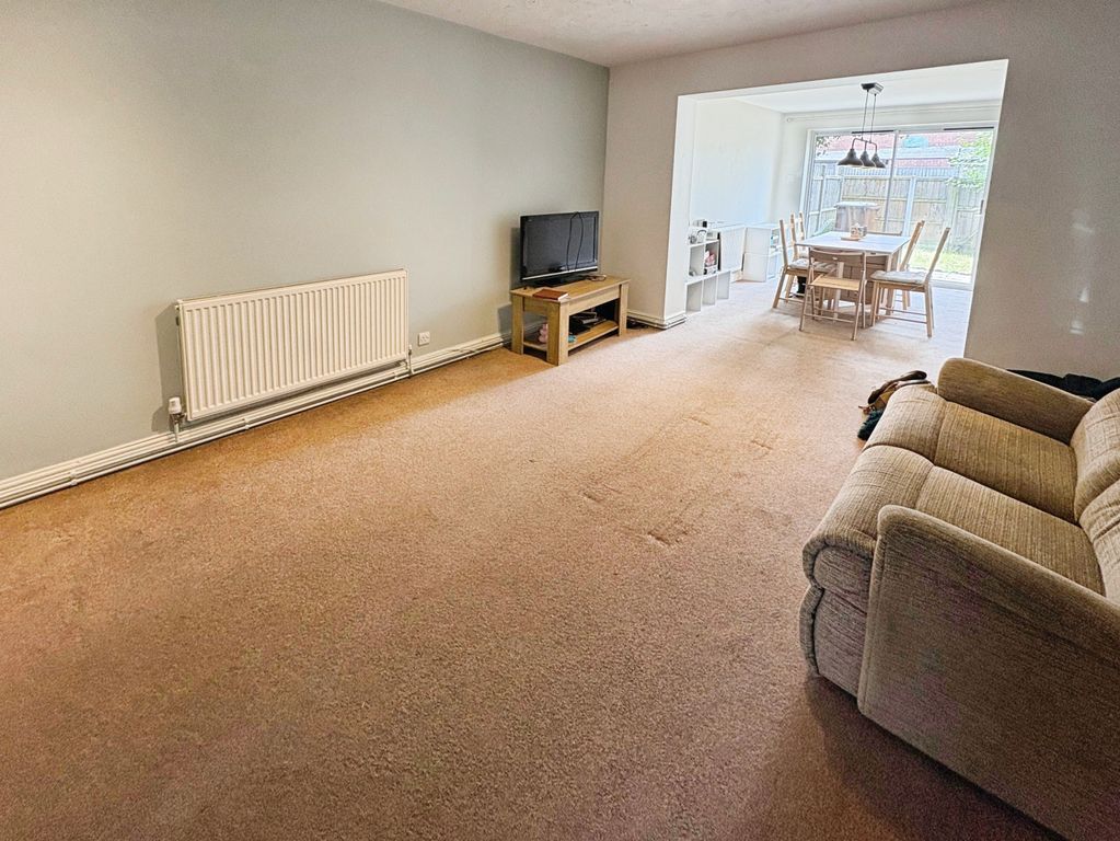 Property photo 2 of 11 Lounge