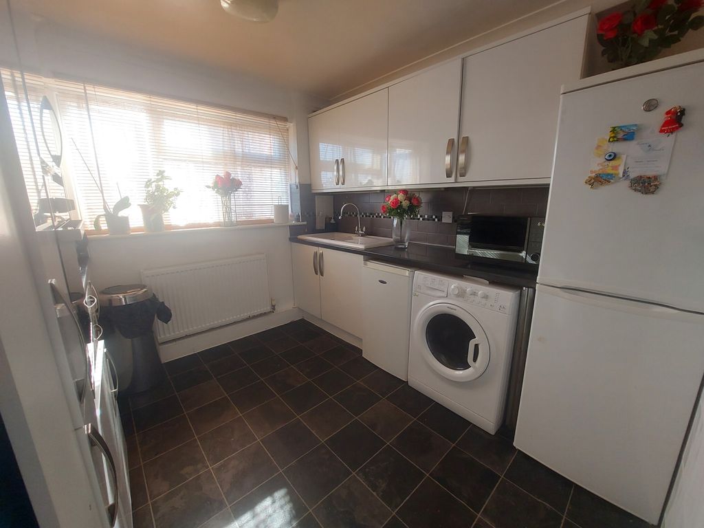 Property photo 1 of 4 One Bedroom Ground Floor Flat