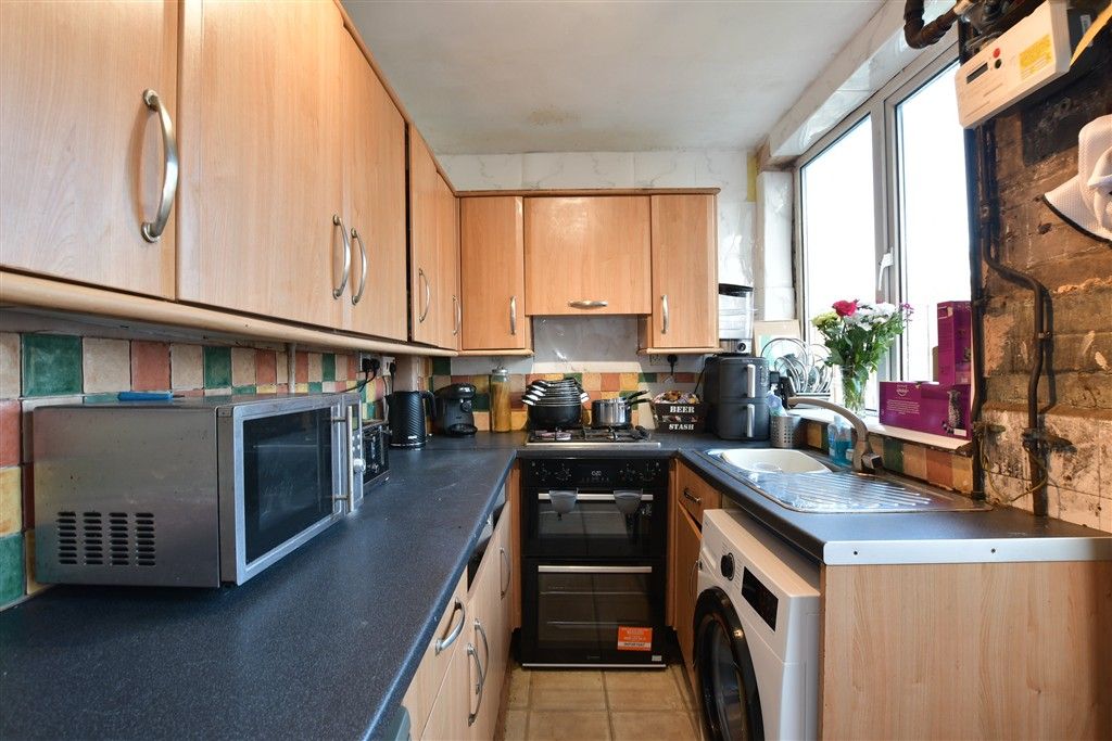 Property photo 2 of 10 Kitchen