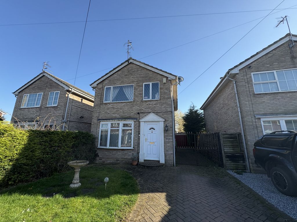 Property photo 1 of 10 Three Bedroom Detached House