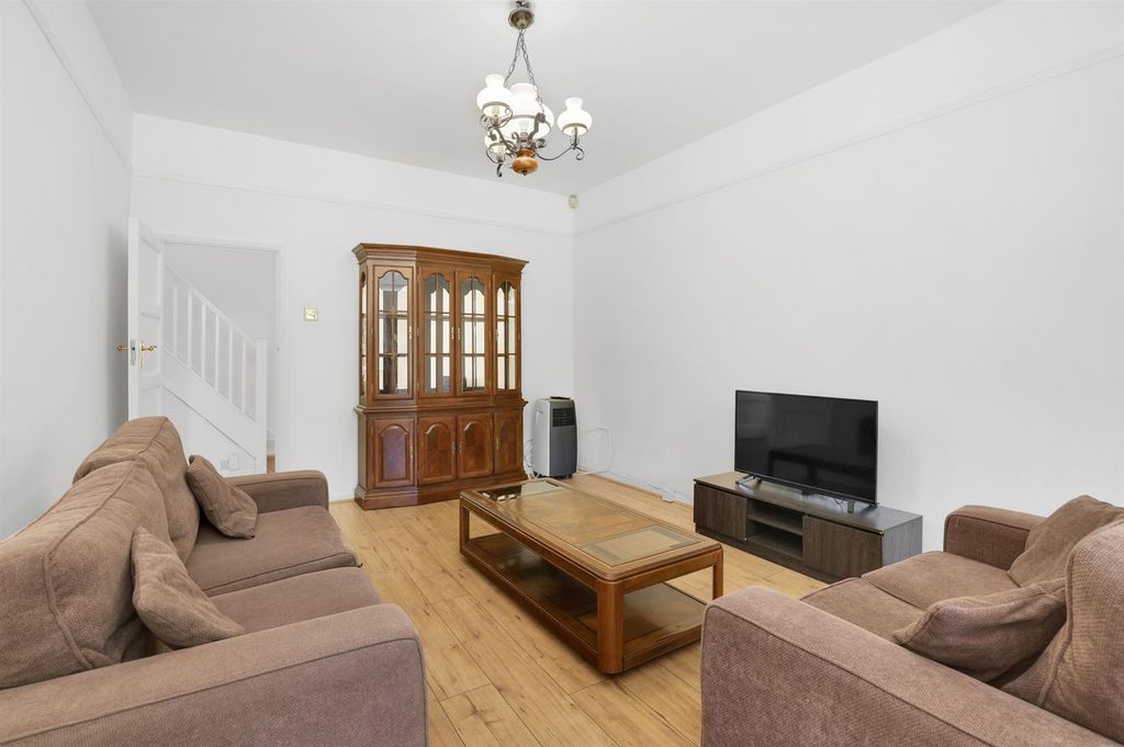 Property photo 2 of 9