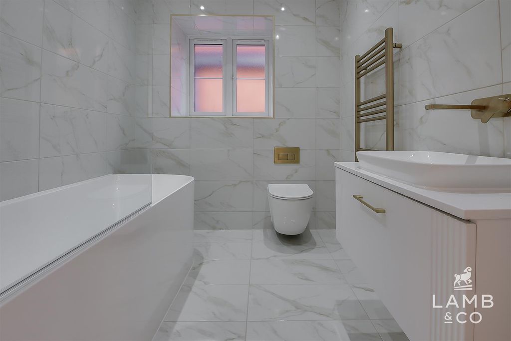 Property photo 3 of 32