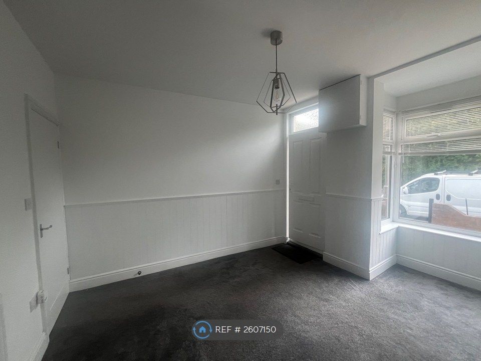 Property photo 3 of 14 Front Room