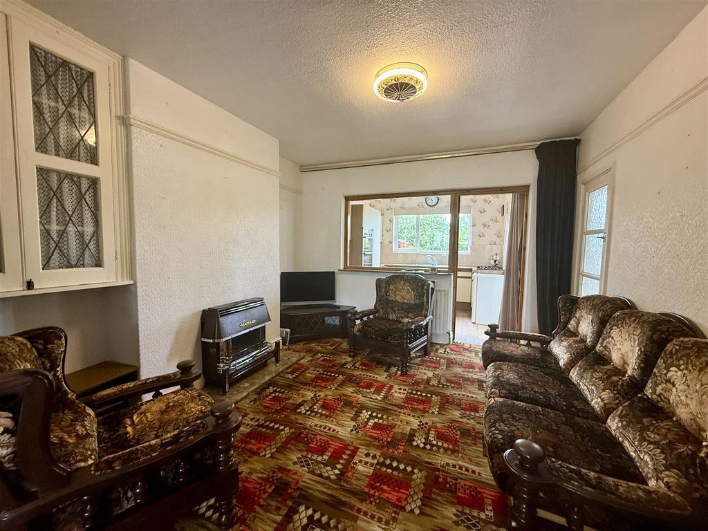 Property photo 2 of 12 Lounge