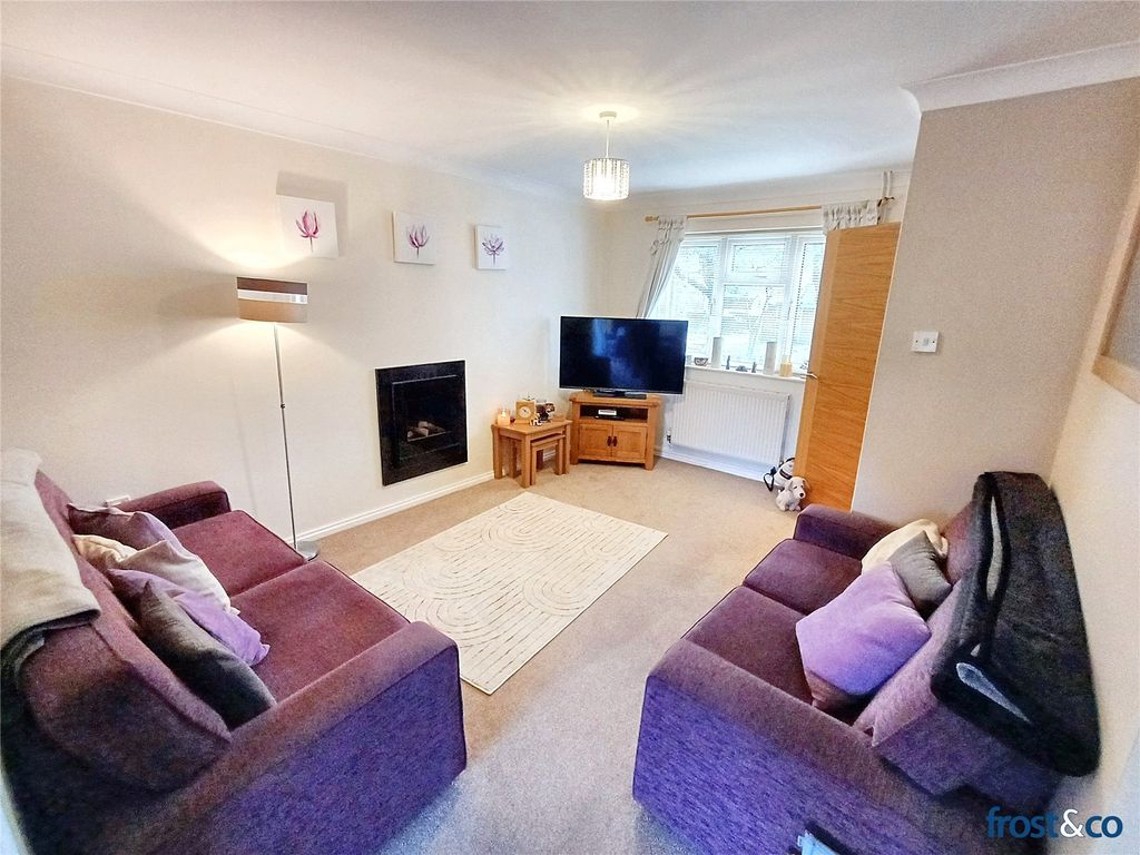 Property photo 2 of 17 Lounge