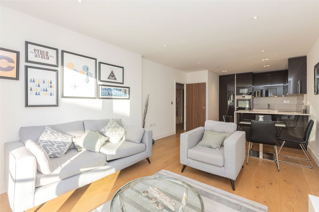 Property photo 2 of 20 Picture No. 17