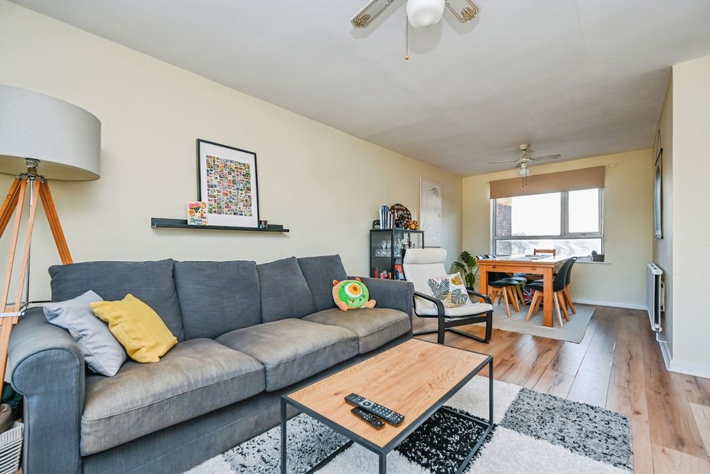 Property photo 2 of 11 Pbox-Img.Jpg