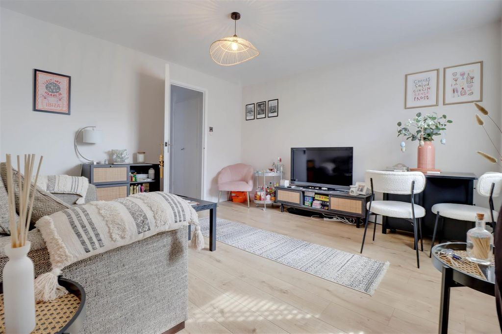 Property photo 2 of 13 39 Maitland Road.Jpg