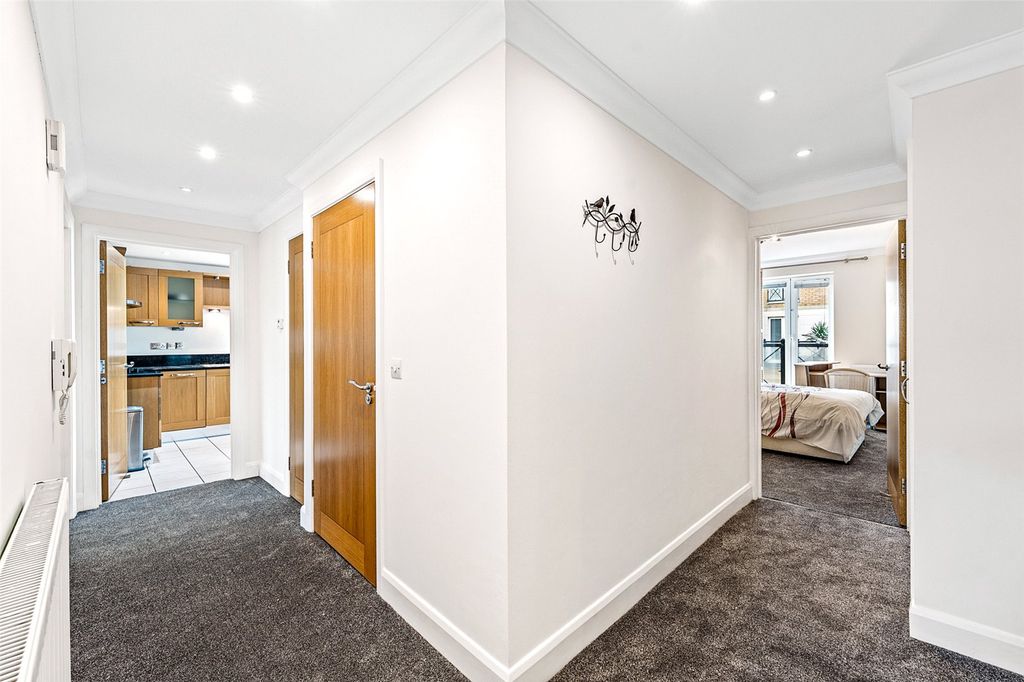 Additional image 7 of 2 bed flat to rentSteyne Gardens, Worthing, West Sussex BN11