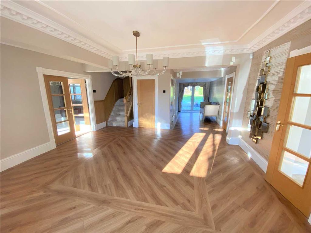 Property photo 2 of 27