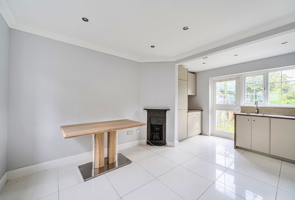 Property photo 3 of 10 1349146-18-68B81d...