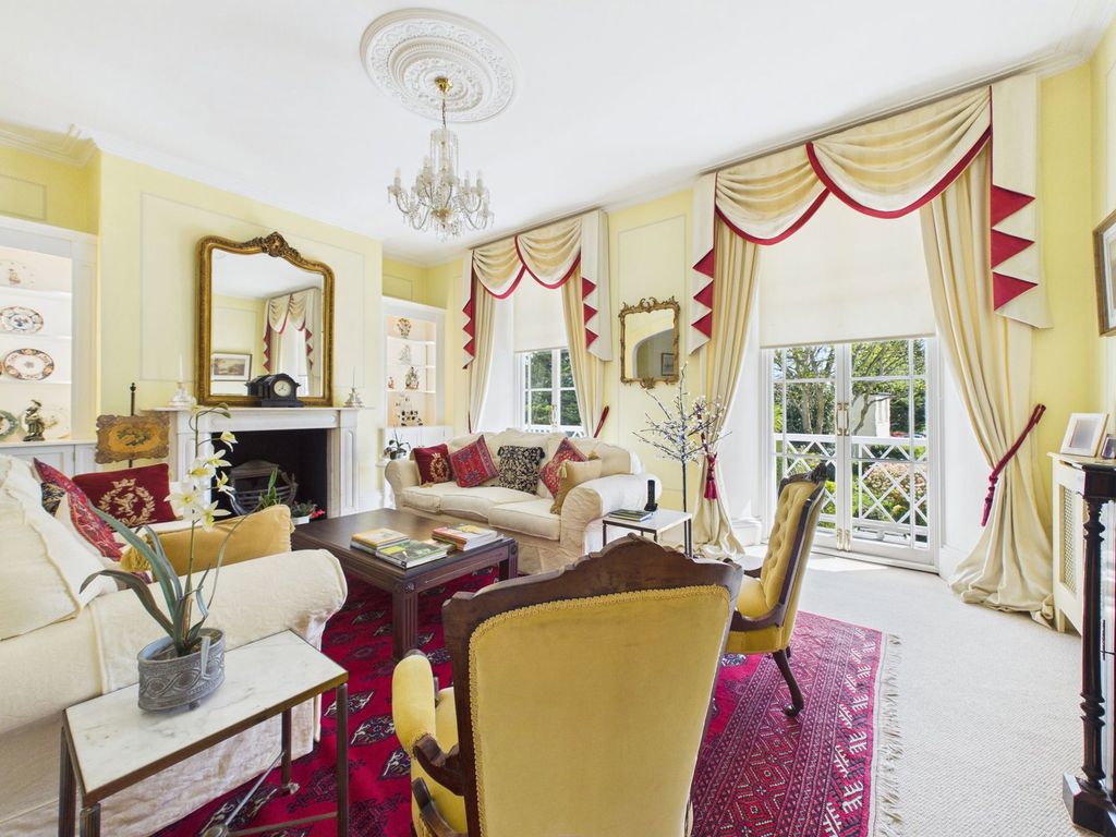 Property photo 2 of 32