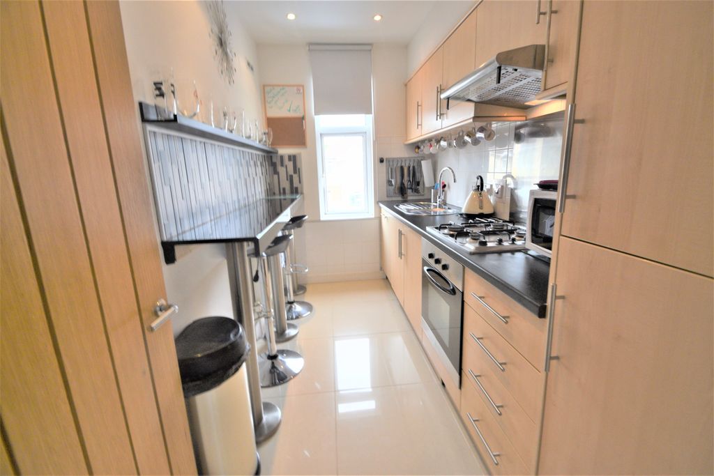 Property photo 3 of 6 Photo 02