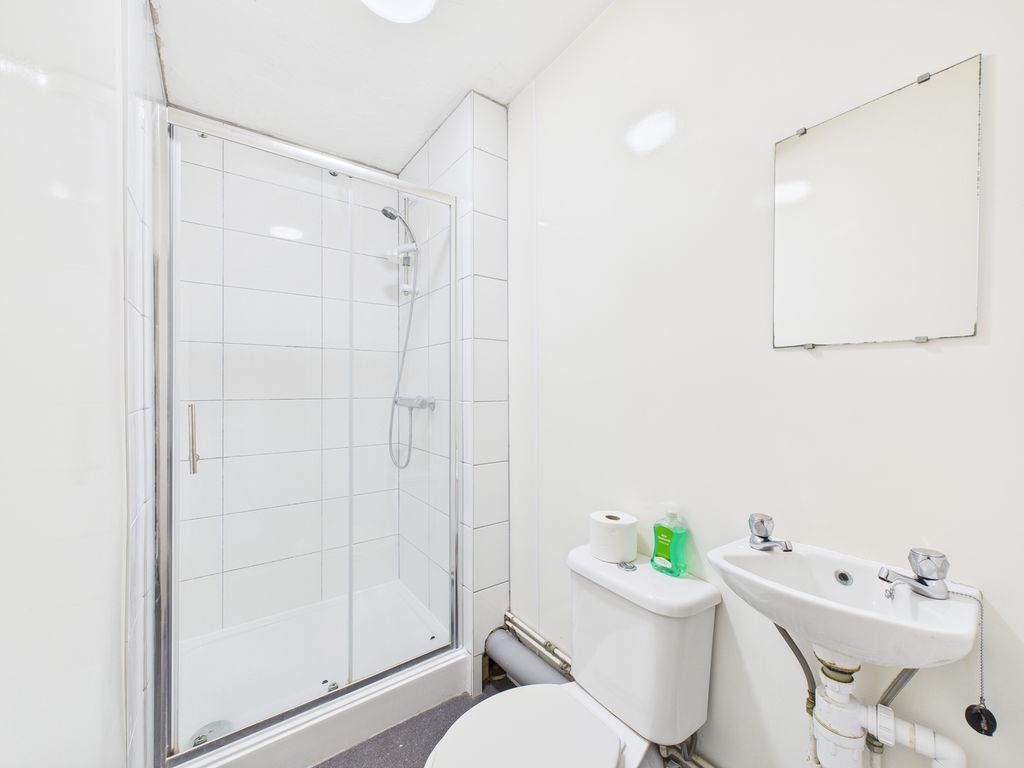 Property photo 3 of 9 Cam03519G0-Pr0434-Still025