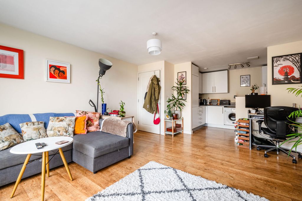 Property photo 2 of 7 Living Room