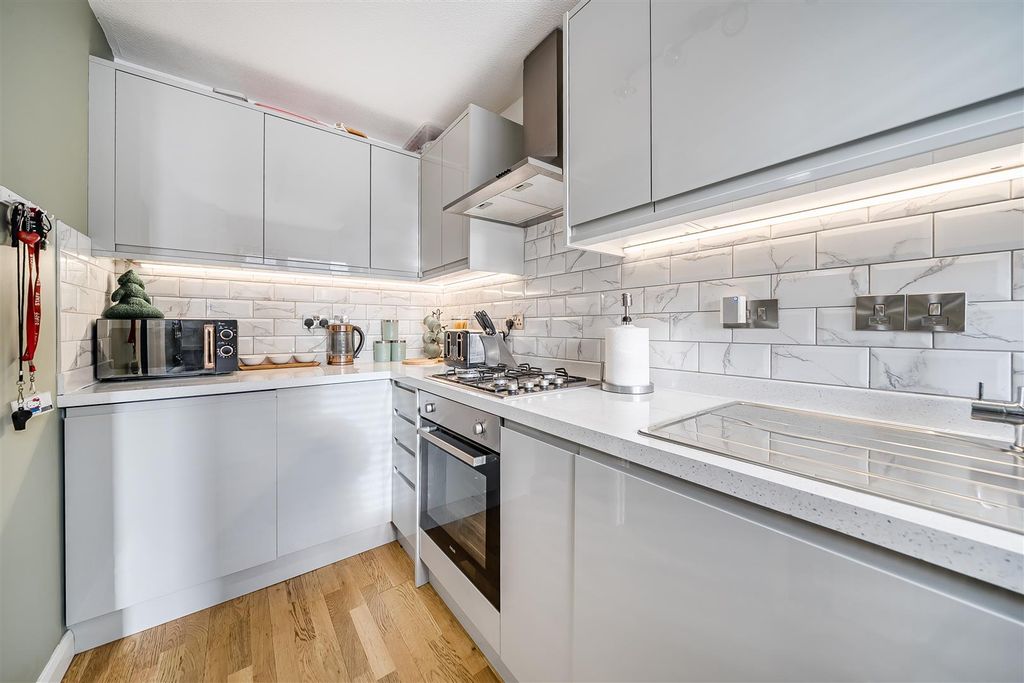 Property photo 3 of 17 1371222-6-68F8Abb540464.Jpg