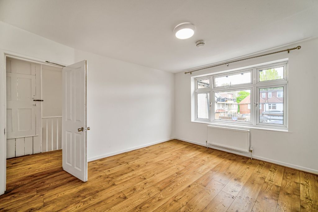 Property photo 2 of 24 Picture No. 27